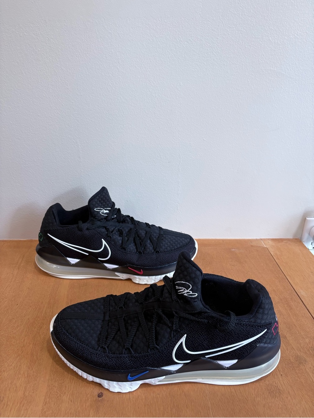 Nike Men’s Black & White Low-Top Basketball Sneakers